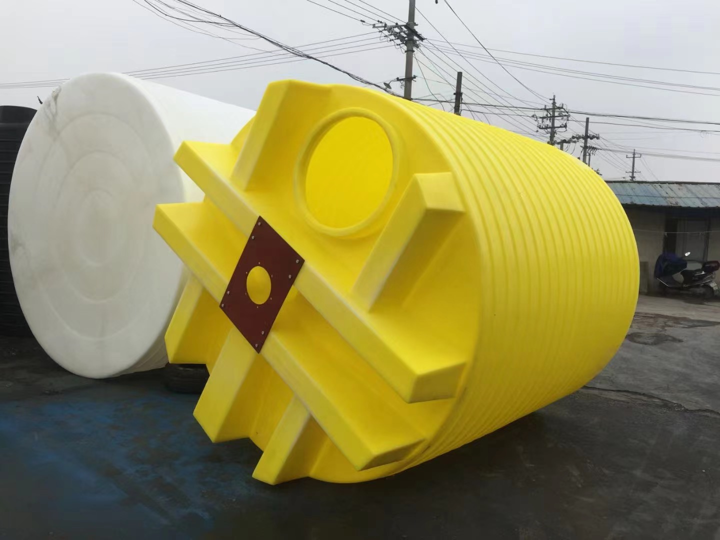 附近塑料容器加工廠(chǎng)地址在哪里？誰(shuí)知道附近塑料水箱容器地址電話(huà)？